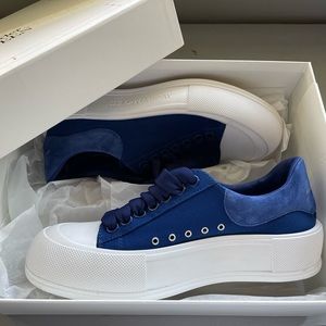 Alexander McQueen Sneakers 💙